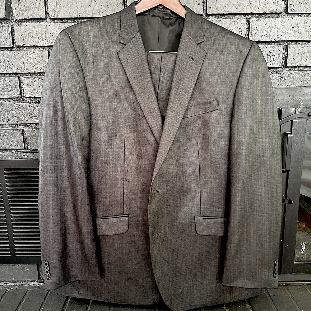 Men’s Kenneth Cole Sharksin Gray Suit 46R
